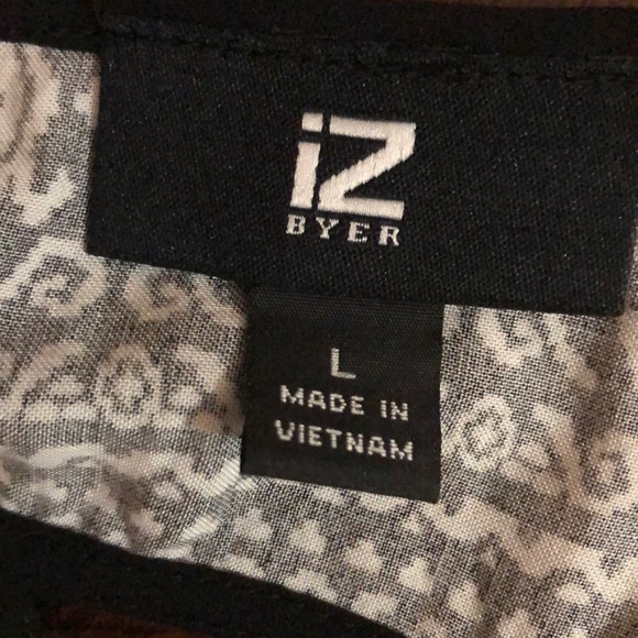 iZ BYER Size L Black and White Print Top - Picture 6 of 6